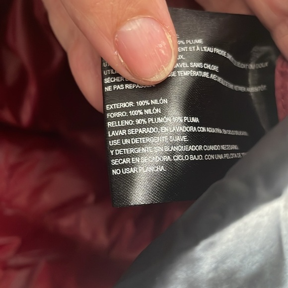 Bernardo slimming down black packable jacket in size small - Picture 5 of 6